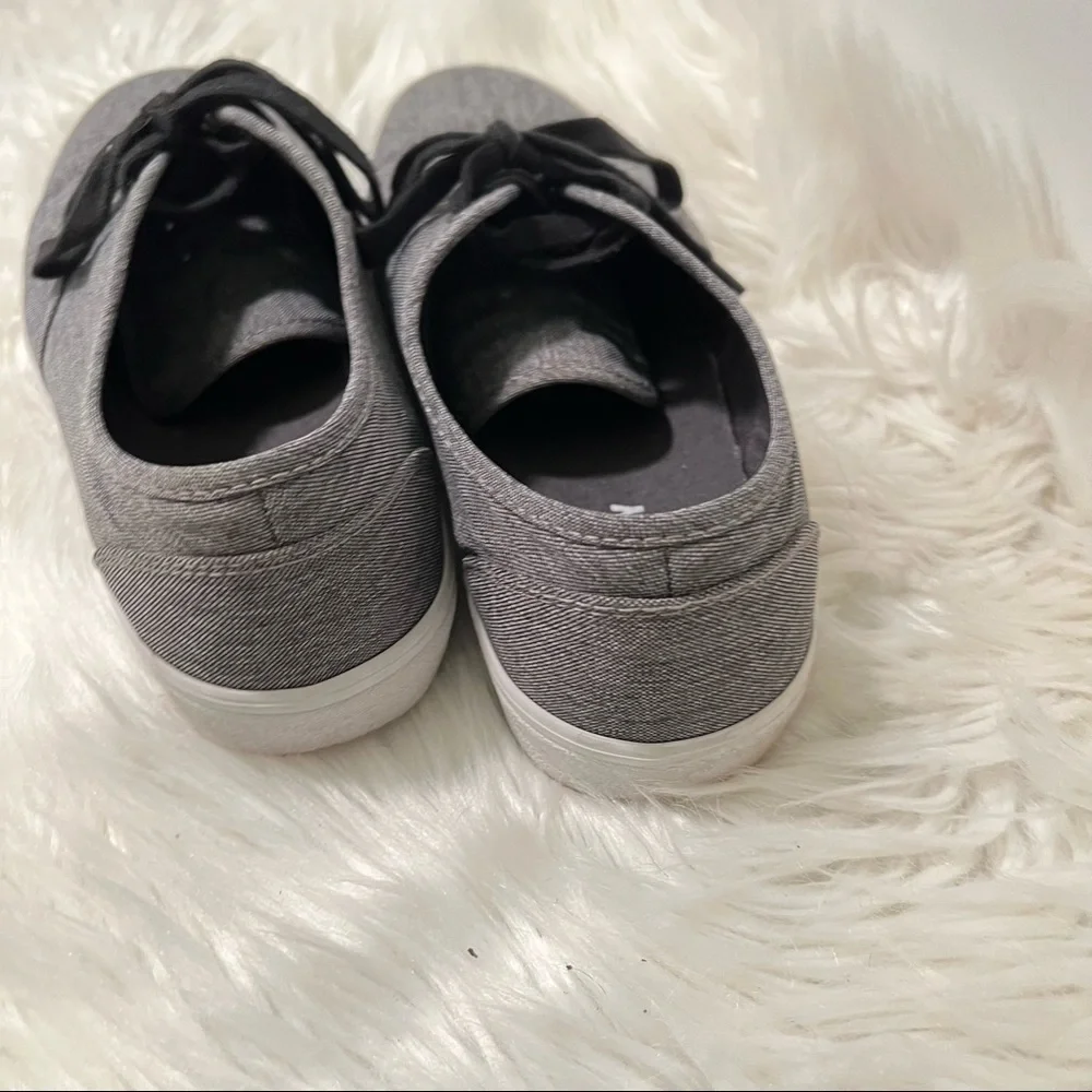 Old Navy Men's Size 9 Lace-Up Sneakers Medium Gray Heather